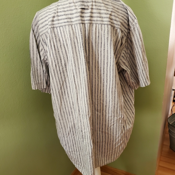 Levis mens short-sleeved button down shirt. Large. - Picture 4 of 10